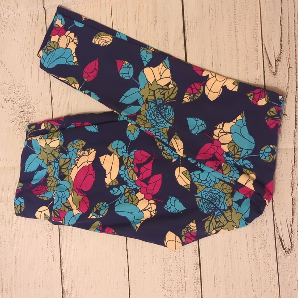 Lularoe Leggings One Size Navy floral(NWOT)